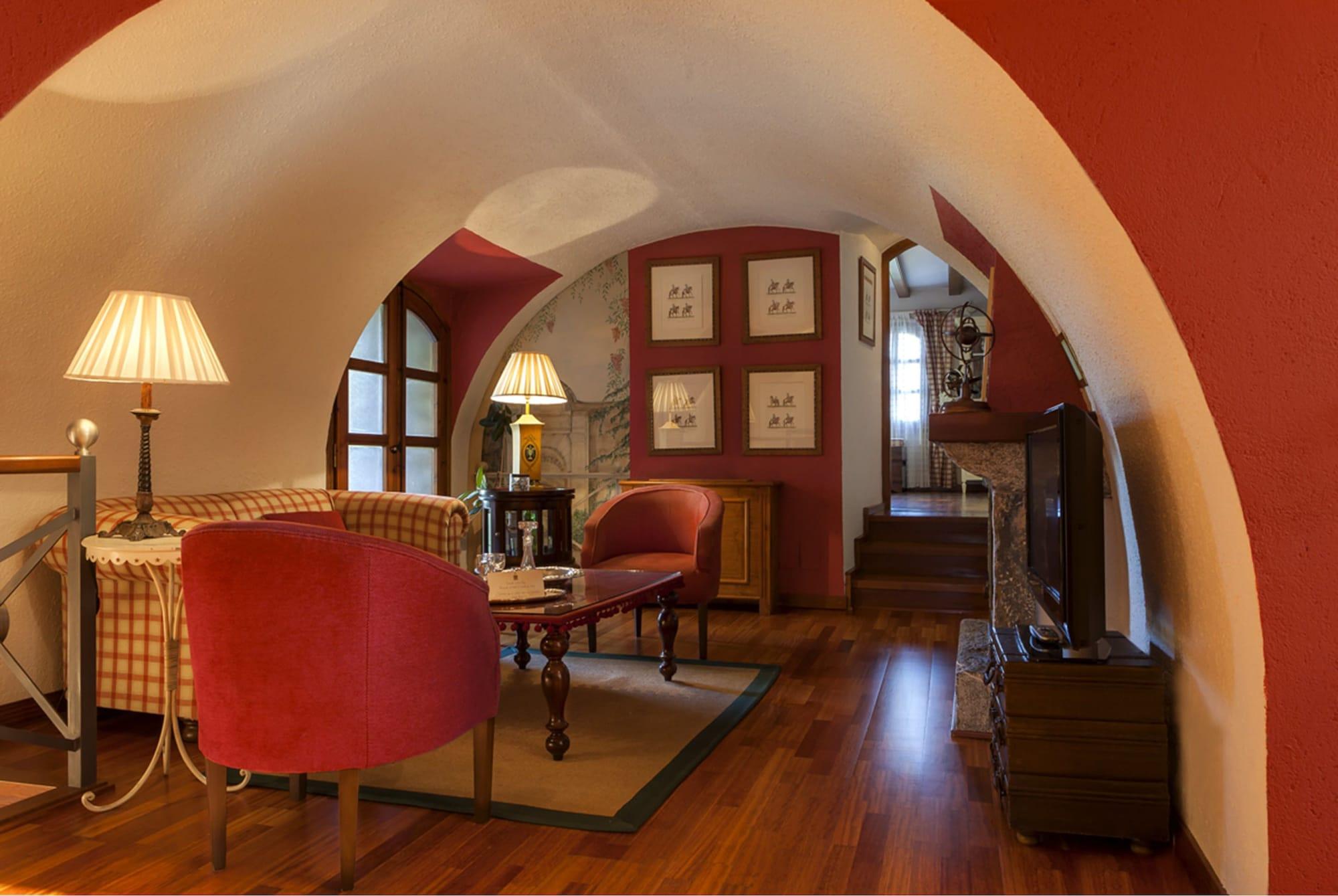 El Castell De Ciutat - Relais & Chateaux La Seu d'Urgell Dış mekan fotoğraf